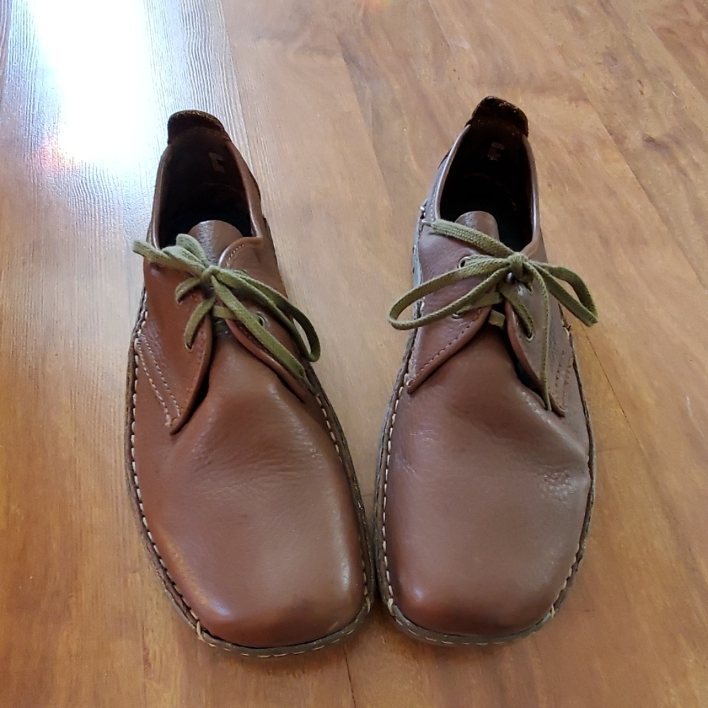 Size 11 Mens Earth shoes